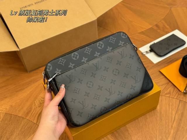 配全套礼盒包装 损坏扣除20 Size：25*18.5Cm*7Cm Lv 男士三件套 可以解锁很多种组合背法 堪比乐高[调皮][调皮][调皮] 原单渠道货哦！