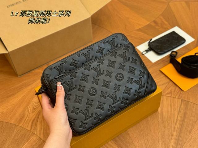 配全套礼盒包装 损坏扣除20 Size：25*18.5Cm*7Cm Lv 男士三件套 可以解锁很多种组合背法 堪比乐高[调皮][调皮][调皮] 原单渠道货哦！