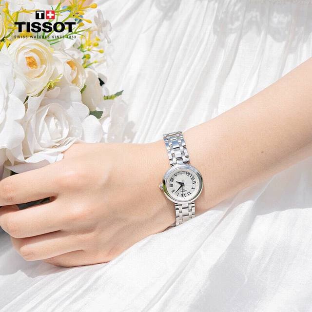 Tissot 天梭嘉丽小美人系列女士手表，刘亦菲同款。天梭2021最新款女款石英手表，间金色、银色。天梭1853系列复古日历腕表。小巧迷人，精致优雅。天梭专为生