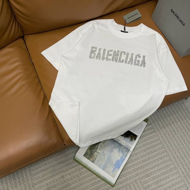 高版本 特价 Balenciaga巴黎世家 精品立体压胶logo短袖圆领t恤 男女同款 轻奢高级，百搭又显瘦 280克重磅高克重面料 男女都可轻松驾驭！ 品质精