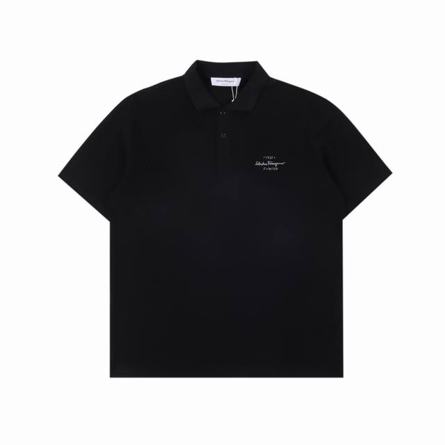 Ferragamo 菲拉格慕 24Ss 胸口刺绣字母小标polo短袖 客供定织 %网眼珠地棉布精心制成，面料表面排列均匀整齐的网眼纹理，透气性和散热排汗性极佳，