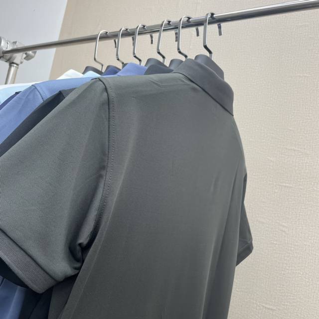 Lululemon 露露24夏季新品！男士丝光珠地棉短袖polo衫！观网门店同步！客供面料！42.2%健康棉+7.8%氨纶+50%丝光纤维！黄金比例混纺！面料手