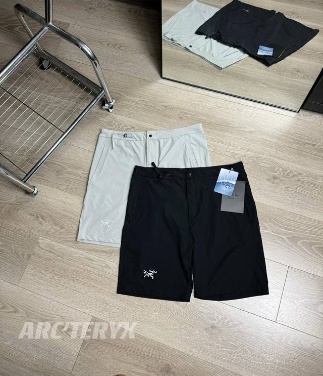 上新上新 高品质 -24Ss春夏新款arc’Teryx始祖鸟户外休闲通勤机能情侣短裤- 颜色：黑色灰色 尺码：M 3Xl 它是可以被定义为一条‘皮肤裤’，防晒抗