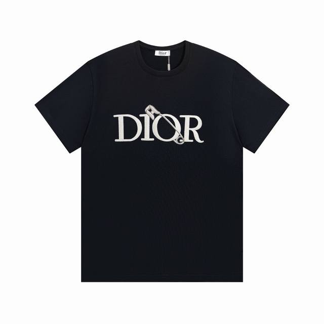 Dior 迪奥别针24Ss夏季新款圆领短袖t恤！定制200克同缸染面料 手感非常舒服 春夏最新砖柜同步 Os落肩版型 时尚又个性 超级百搭好看的一款 男女都非常