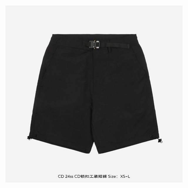 Dior 迪奥 24Ss Cd锁扣工装短裤 面料采用棉质混纺帆布精心制作，低饱和度高放松值的工装短裤，承载经典版型水洗工艺耐造挺阔，定制哑光五金，保留了宽松工装