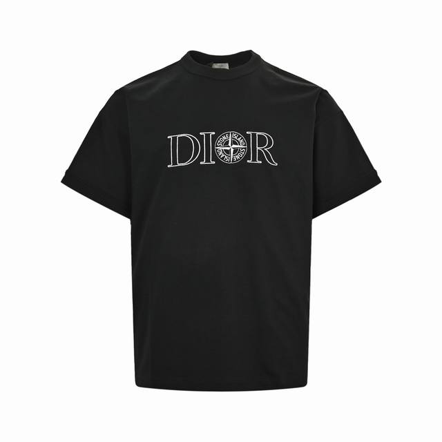 Dior & Stone Lsland 石头岛联名刺绣logo短袖 Dior这款 T 恤来自 Dior And Stone Island 限定系列，突显联名系列