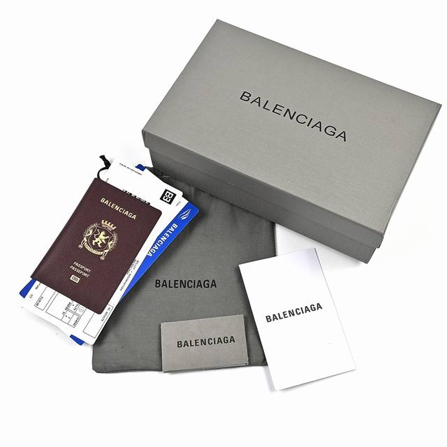 Balenciaga 巴黎世家护照包飞机票钱包 哑光纹理牛皮革 小红书 网红级爆款出圈单品 潮人必备