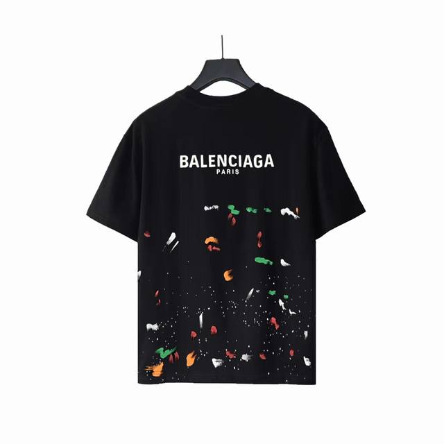 实拍细节图+尺码表 Balenciaga 巴黎世家彩绘涂鸦满印硅胶短袖t恤 巴黎世家balenciaga是时尚界最有影响力的品牌之一。1919年克里斯托巴尔 巴