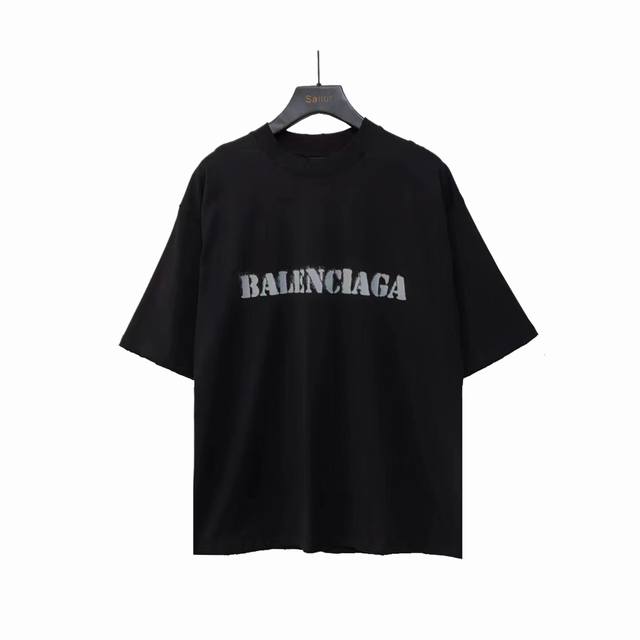 实拍细节图 +尺码表 巴黎世家 Balenciaga 模糊前后logo短袖 袖口下摆采用磨烂工艺 双线的针法加持 走线平直 前后幅字母logo采用喷漆印花工艺