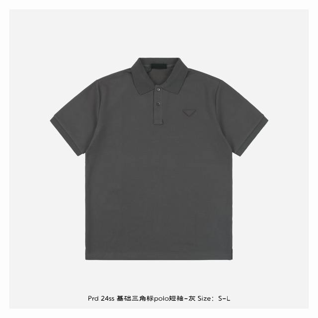 Prada 普拉达 24Ss 基础三角标polo短袖-灰 订制订染220G全棉珠地面料，采用高支长绒棉珠地布，水洗预缩＋酵素除毛，手感非常舒服，右胸饰以三角形标