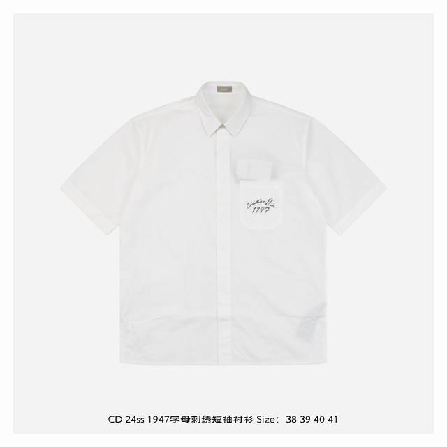 Dior 迪奥 24Ss 1947字母刺绣短袖衬衫 定制高密丝稠衬衫料，采用进口机刺绣工艺，使用先进的计算机控制系统和精密的机械部件，采用侧翻埋夹车线工艺，能够