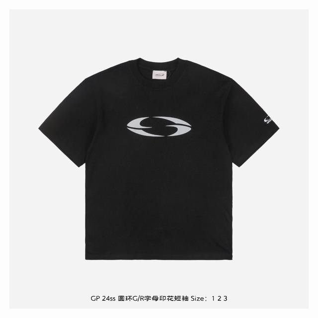 Grailz Project 24Ss 圆环g R字母印花短袖 面料采用230克重精梳棉，定制32支1*1螺纹，成衣两遍水洗处理，面料舒适亲肤无异感，定制定染面