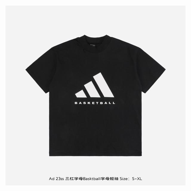 Adidas Originals 23Ss 三杠字母basktball字母短袖 旗下的运动经典系列，在全球各地有众多的追随者。它以三叶为标志，如同地球立体三维的