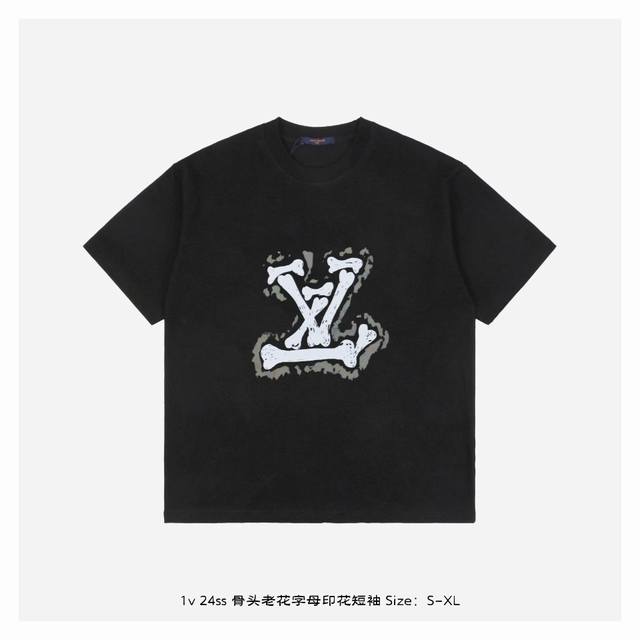 Lv 24Ss 骨头老花字母印花短袖 面料采用230克重精梳棉，定制32支1*1螺纹，成衣两遍水洗处理，面料舒适亲肤无异感，定制定染面料，纺织密度高，垂感佳，不