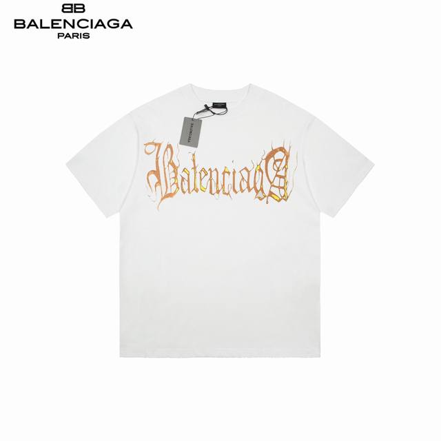 Balenciaga 巴黎世家 火焰梵文破洞短袖 采用32支双纱 260克重面料 进口针织针梳棉进行制作，厚度适中，有垂感又有轮廓型，上身就是一个舒适！！对微胖