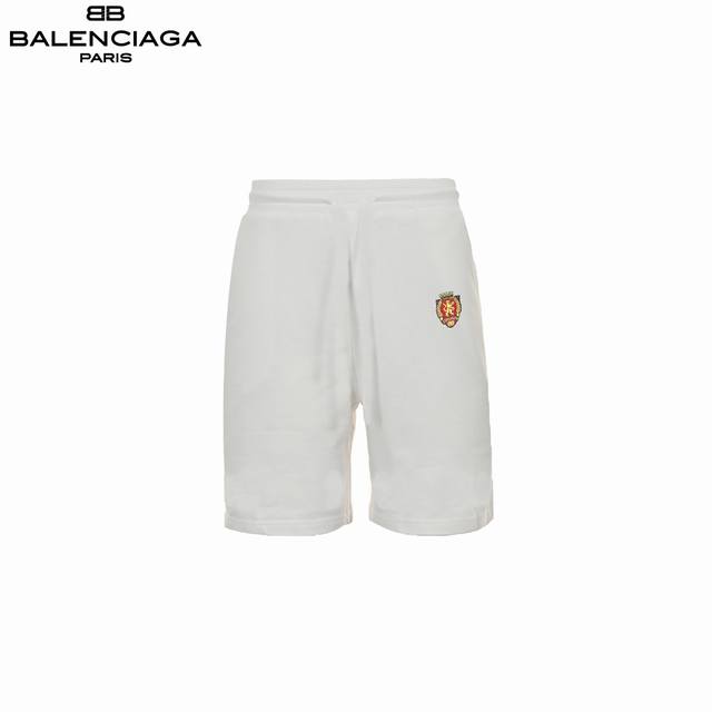 Balenciaga 巴黎世家 曼联徽标做旧破洞短裤 采用订色订染毛圈纯棉卫衣面，420G双股双纱，手感舒适 进口针织针梳棉进行制作，厚度适中，有垂感又有轮廓型