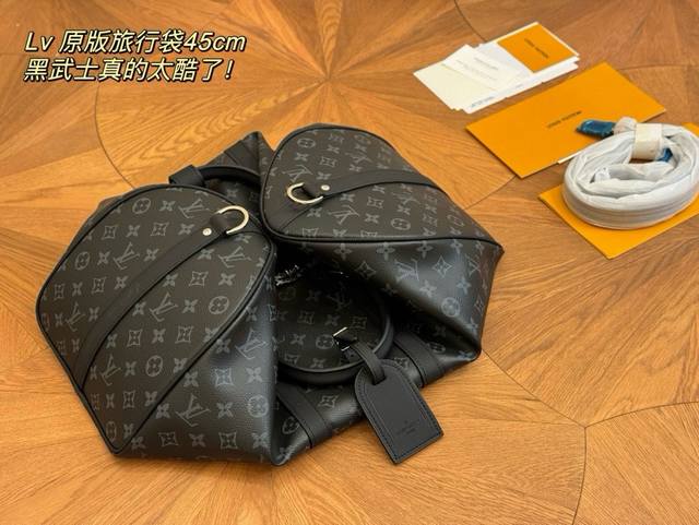 尺寸：45Cm Lv 老花大号旅行包 出！ Keepall 45 旅行袋 有着高颜值的复古文艺气息～ 是不是需要“它