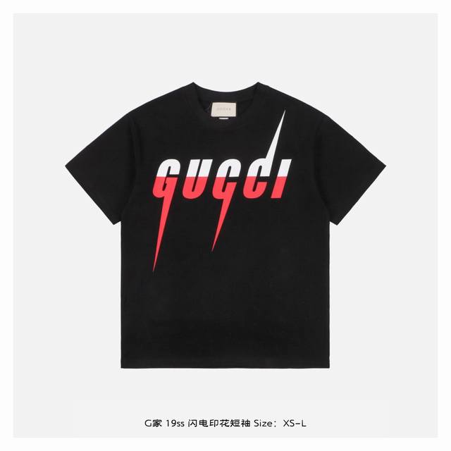 Gucci 古驰 19Ss 闪电印花短袖 采用 %长绒棉材质加厚针织棉面料制作而成，粗布面纹路，做蚀毛工艺后的平滑效果，跟以往的款式相比面料做了改变，手感偏厚实