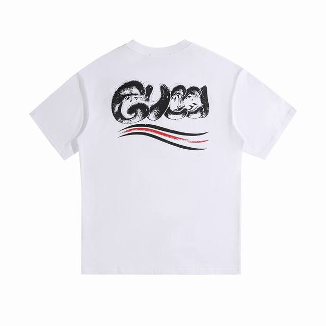 Balenciaga X Gucci 巴黎世家联名古驰24Ss涂鸦logo短袖t恤 采用32支双纱 260克重面料 进口针织针梳棉进行制作，厚度适中，有垂感又有