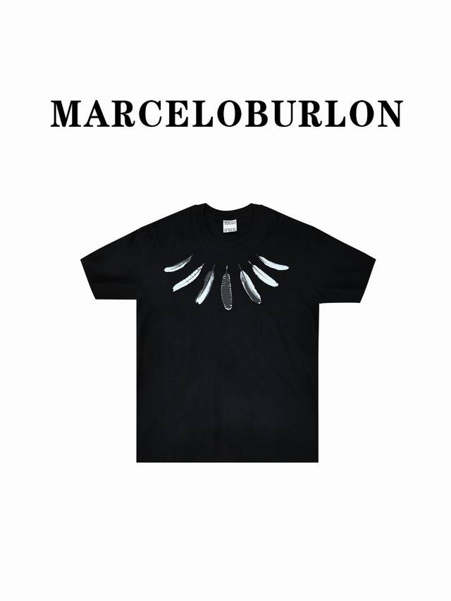 Marceloburlon 马克布隆彩肩膀羽毛短袖 定制1:1螺纹，面料舒适亲肤无无异感，定制定染面料，纺织密度高，垂感佳，不易变形，厚织感加上紧密纺纱工艺，不