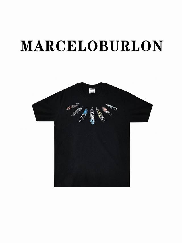 Marceloburlon 马克布隆彩肩膀羽毛短袖 定制1:1螺纹，面料舒适亲肤无无异感，定制定染面料，纺织密度高，垂感佳，不易变形，厚织感加上紧密纺纱工艺，不