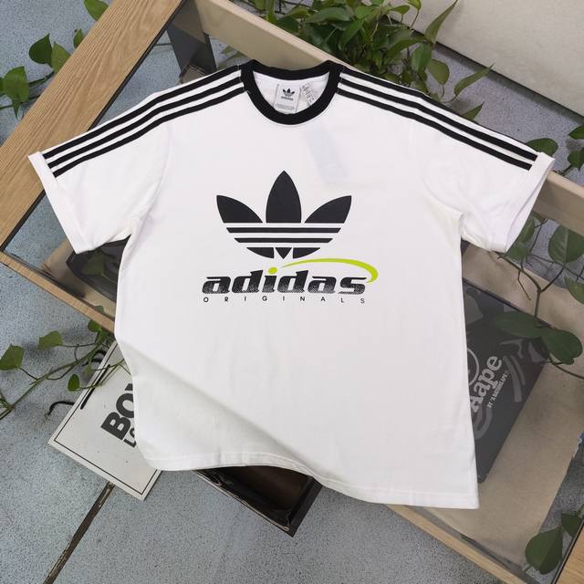 款号：Dg8227 2024新款adidas阿迪达斯三叶草大logo莲花图案印花休闲情侣短袖t恤，采用32支双纱精梳纯棉爽滑手感，纯棉不起球不起毛，质量保证、原