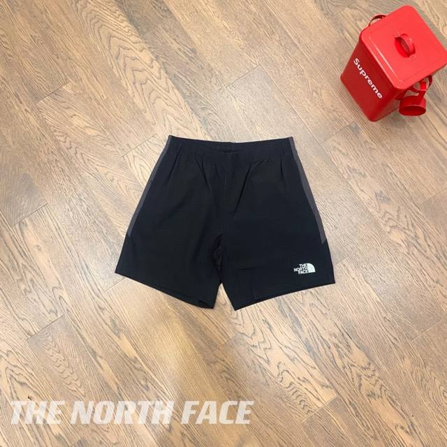 上新 The North Face 北面速干拼块运动短裤 五分裤版型 透气速干面料 运动健身 日常通勤百搭款 简约舒适 颜色：黑色 灰色 尺码: L Xl 2X