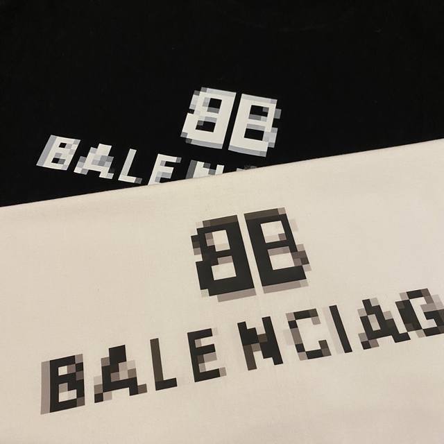 控 巴黎世家balenciaga经典bb马赛克logo宽松字母印花情侣短袖 情侣同款 定织定染一致260G纯棉双纱面料 同缸零色差领口螺纹 四针六线工艺 面料舒