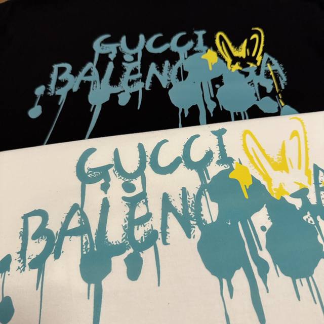 控 巴黎世家balenciaga联名古驰gucci经典款宽松字母印花情侣短袖 情侣同款 定织定染一致260G纯棉双纱面料 同缸零色差领口螺纹 四针六线工艺 面料