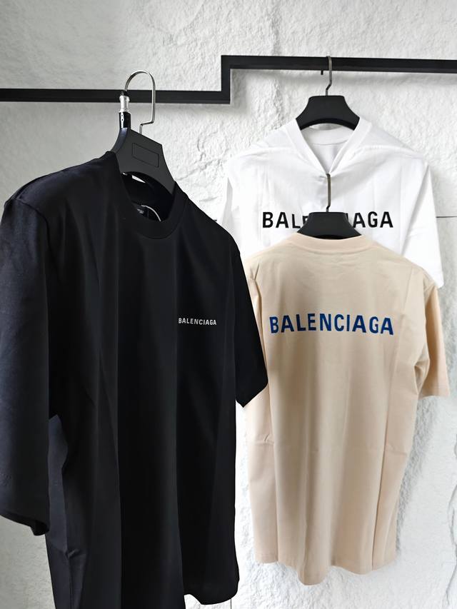 上新 Balenciaga巴黎世家简约风背影杀前后蓝色字母logo情侣款短袖t恤，三色可选，夏日必备奢潮单品，你值得拥有经典百搭永不过时系列，绝佳夏季穿搭必备单