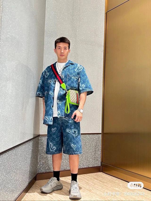 品名：Gucci 24Ss 夏季新款液体爱心鬼脸激光印花牛仔短袖衬衫 版型；宽松 面料：牛仔 颜色： 图片色 尺码m-L-Xl 胸围 衣长 肩宽 M 126 8