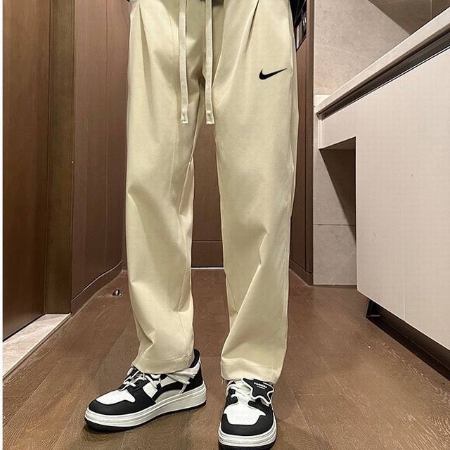 Nike 耐克24Ss春季新款美式工装裤休闲情侣款卫裤 优选斜纹面料 纹理感强 柔软透气 日常休闲穿搭 不易变形 掉色 气球 前面打褶设计 给裤子增加了立体感