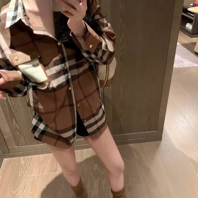 Burberry 巴宝莉bbr定制皮牌口袋定制纽扣格子衬衫 款号：24672607483 颜色：咖色 尺码：Sml S码80-95斤 M码95-110斤 L码1