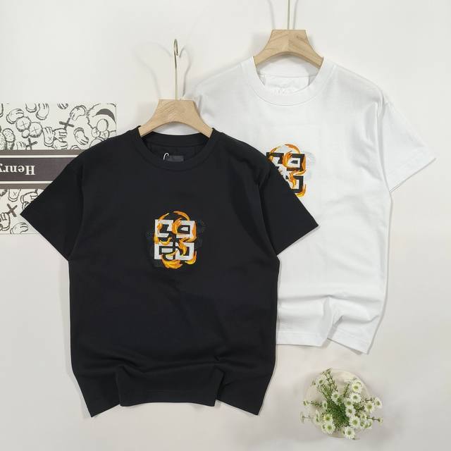 尺码xs-L 高端定制 Givenchy 纪梵希gvc 夏季新品情侣男女同款彩色不规则羽毛刺绣logo休闲圆领短袖t恤 购入原版开模打造，全套定制辅料，细节决定