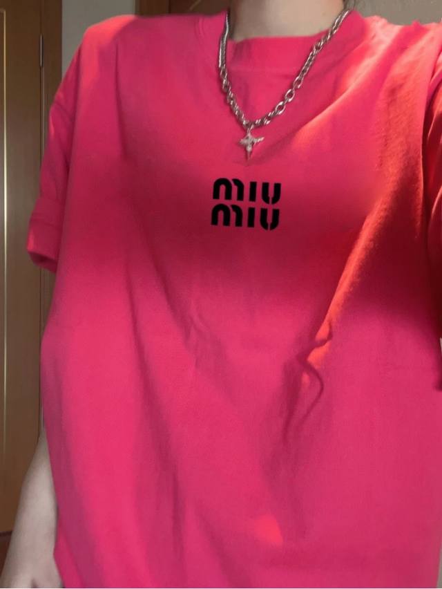 Miumiu缪缪 火龙果色纯棉直筒字母印花t恤短袖情侣款 Color: 火龙果色 Size: M-Xl M 肩宽49 胸围114 衣长 Cm L 肩宽 胸围11