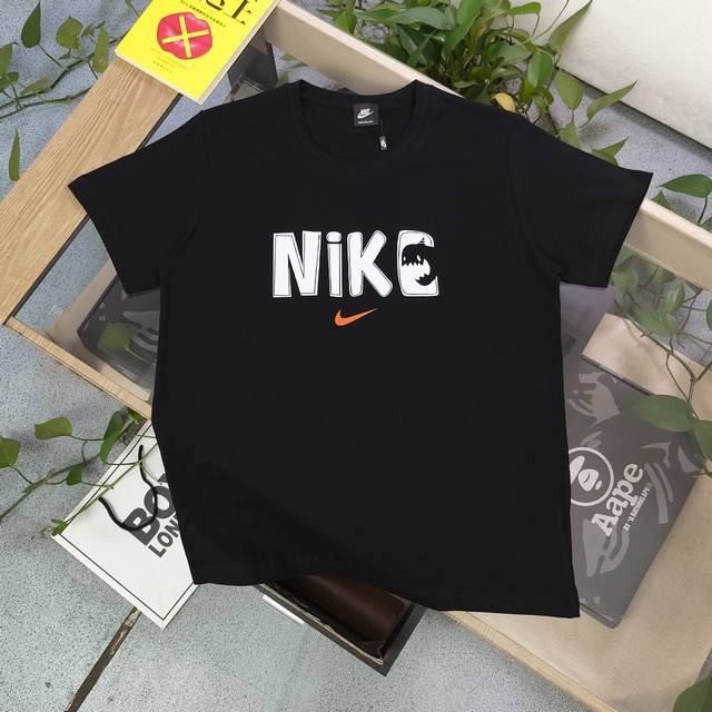 款号：Tx001 2024新款nike耐克钩子涂鸦字母图案logo印花休闲情侣短袖t恤，轻奢高级，上身效果，绝绝子，采用220克纯棉面料，全套定制辅料，印花采用