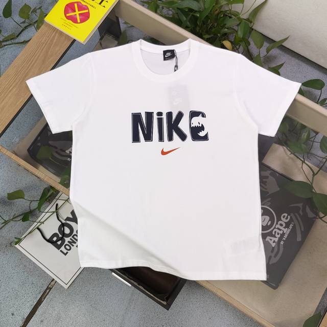 款号：Tx001 2024新款nike耐克钩子涂鸦字母图案logo印花休闲情侣短袖t恤，轻奢高级，上身效果，绝绝子，采用220克纯棉面料，全套定制辅料，印花采用