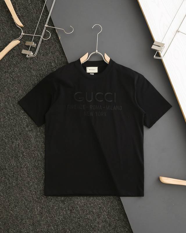 特价 顶级复刻 Gucci 古驰纯色logo字母刺绣圆领短袖t恤 面料：采用定织定染高克重300克高支高密双股双纱 原版面料！胸前刺绣工艺精益求精完美杰作！ 工