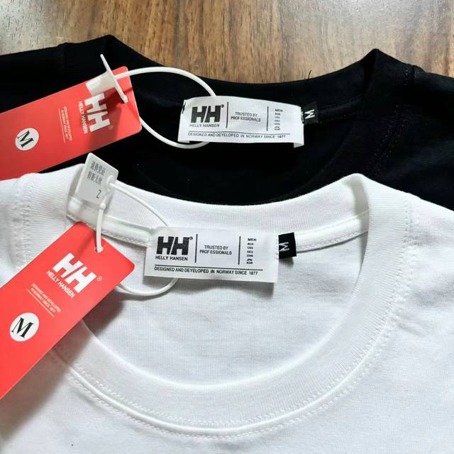 Hellyhansen Hh海丽汉森户外运动男女纯棉半袖运动休闲t恤 选用纯棉面料，透气柔软，亲肤舒适。流行经典设计，挺括有型，时髦大气，商务休闲风格随心切换，