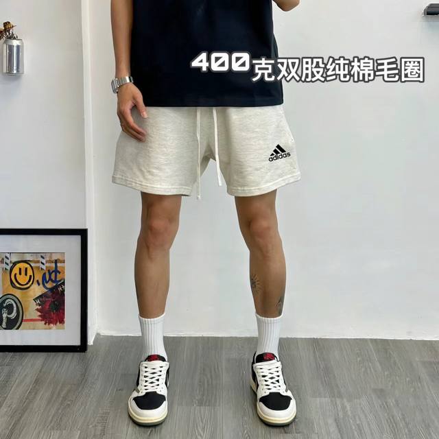 阿迪达斯adidas基础款印花双股400克纯棉毛圈男女情侣款短裤 面料：独家定制面料采用400G纯棉毛圈面料市场找不到第二家，可以说一条短裤能穿5年毫不夸张，宽