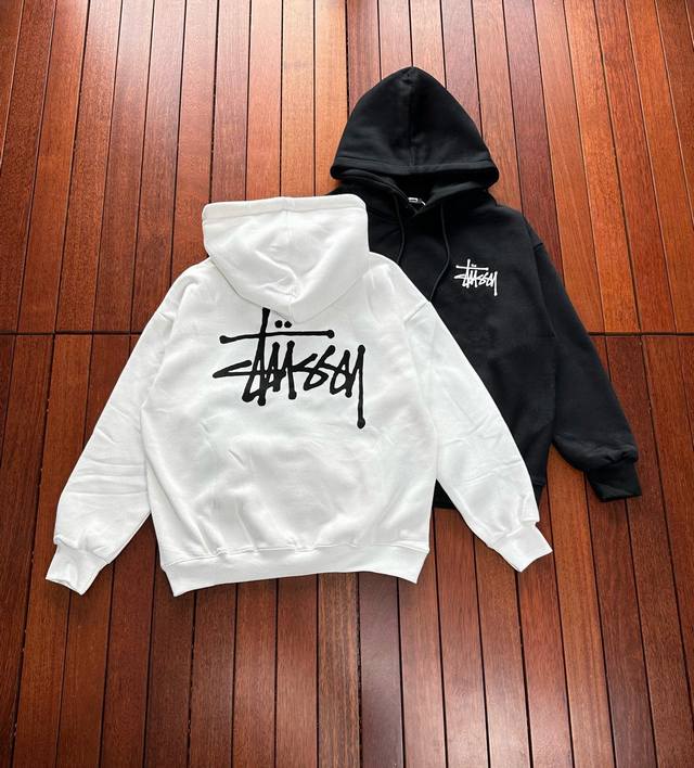 顶级版本 Stussy斯图西 Ss24秋冬新品3色 经典款基础字母后背大logo印花情侣高街美式复古加绒连帽卫衣帽衫 男女同款 品牌背景： 高街鼻祖stussy