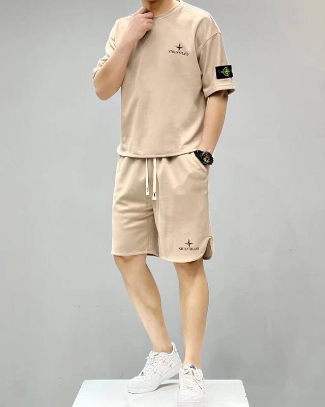 套装不拆卖 2024 石头岛 Stone Island夏季爆款短袖套装半袖圆领时尚休闲百搭短裤套装，四色可选，经典百搭永不过时系列，绝佳夏季出行穿搭必备百搭单品