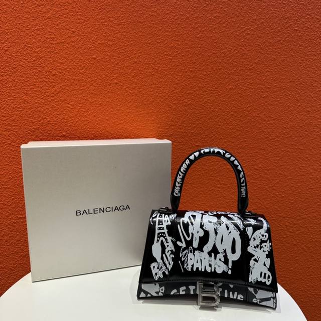 Balenciaga Hourglass To Handle涂鸦手袋，巴黎世家沙漏单肩包斜挎包，Hourglass 黑色纹压花牛皮革小号 To Handle手袋