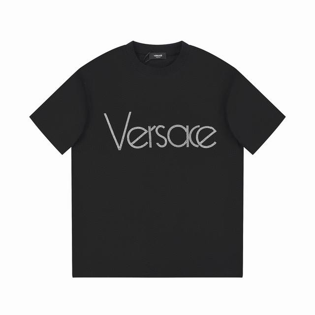 范思哲 Versace 2024夏季新款 Logo烫钻 百搭款圆领短袖t恤男女同款！ 32支双270克高品质 全精梳棉，极具立体感，触感肌理效果，高品质仿施华洛