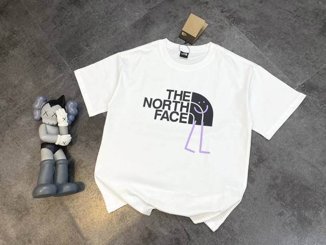 北面the North Face 24最火最火的一款t非它莫属，官网火爆全网！这次可以说真香！爱户外的朋友疯狂了，颜值逆天，超有味道！几乎到了全网断货的程度！天