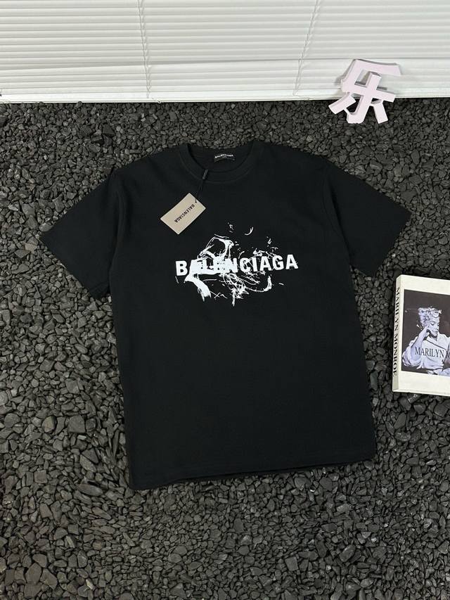 巴黎世家 Balenciaga 24Ss夏季涂鸦字母印花短袖t恤 - 热度款tee！潮男潮女必备单品！可随意穿搭！对色对位直喷工艺！图案呈现出来立体感效果非常棒