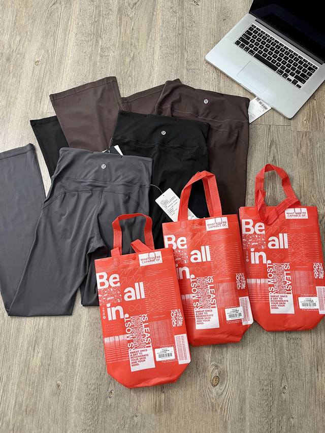 Lululemon 露露乐檬groove系列nulu面料纯色超高腰喇叭休闲裤 产品细节： 面料：采用独特的nulu面料，柔软、轻盈且富有弹性，提供无与伦比的舒适