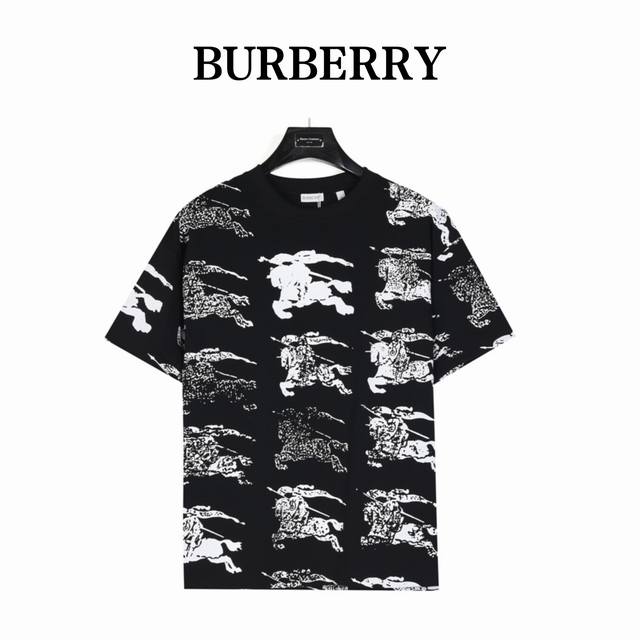 Burberry 巴宝莉 24Ss 满印渐变战马印花短袖t恤 面料采用纯棉毛精梳棉面料，对色定染面料，采用进口水浆发泡厚版印花， 上身效果宽松休闲，三标齐全 ，