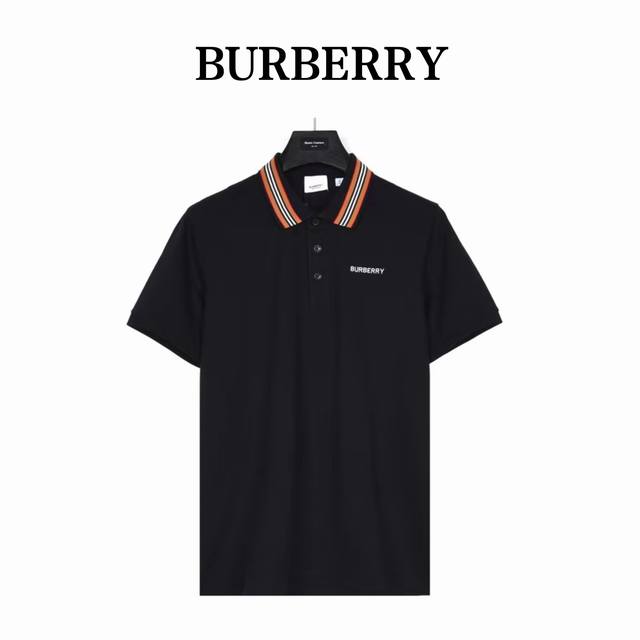 Burberry 巴宝莉 领口经典条纹元素polo 短袖 选用棉质珠地网眼布打造，定制材质260G长绒棉。衣领为双系统提花定织扁机制成，有弹性，不变形。衣服全部