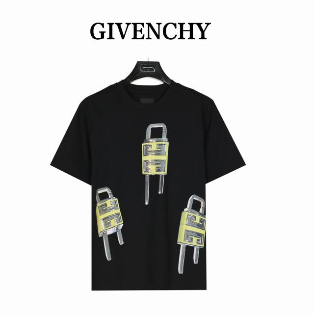 Givenchy 纪梵希锁扣短袖 定制1:1螺纹，面料舒适亲肤无无异感，定制定染面料，纺织密度高，垂感佳，不易变形，厚织感加上紧密纺纱工艺，不会影响面料的透气性